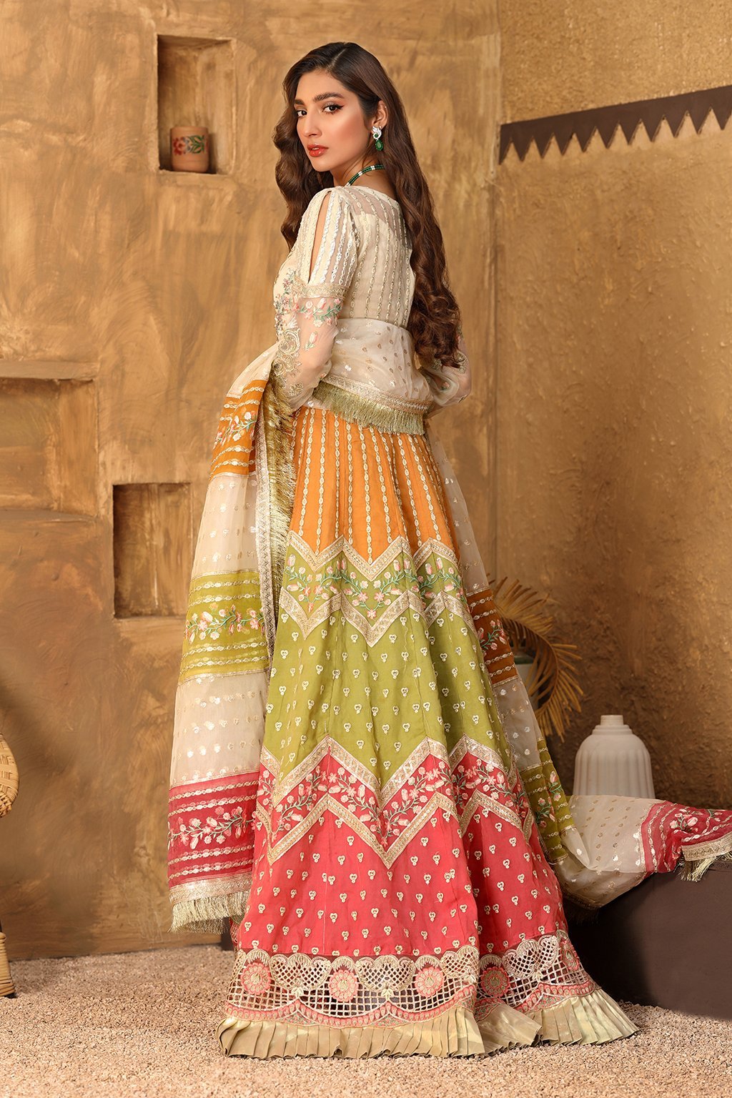 Emaan adeel king replica suit mehandi