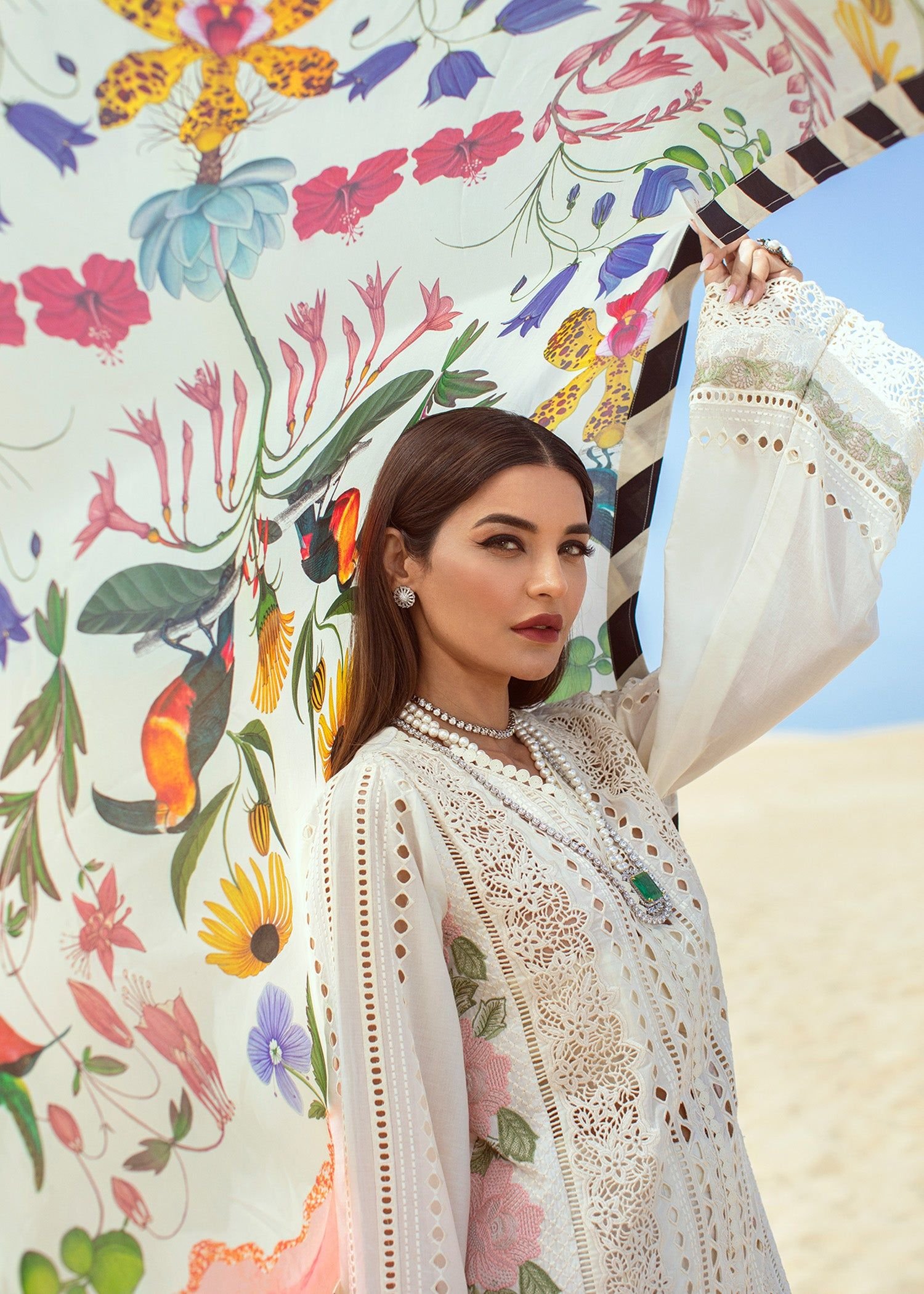 Crimson eid collection 2022 luxury lawn by saira shakira chikankari schiffili Collection master king replica pakistani suit