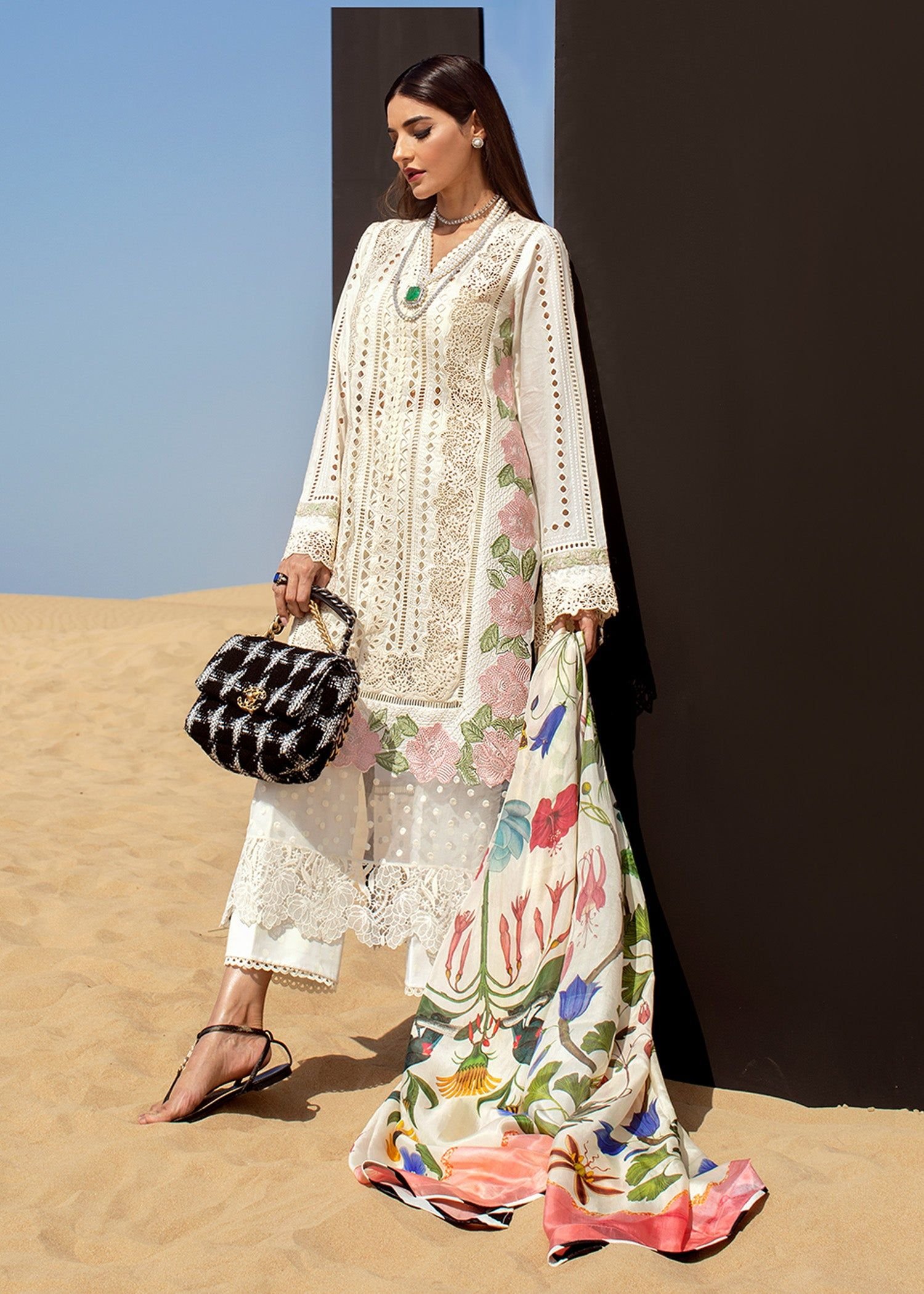 Crimson eid collection 2022 luxury lawn by saira shakira chikankari schiffili Collection master king replica pakistani suit