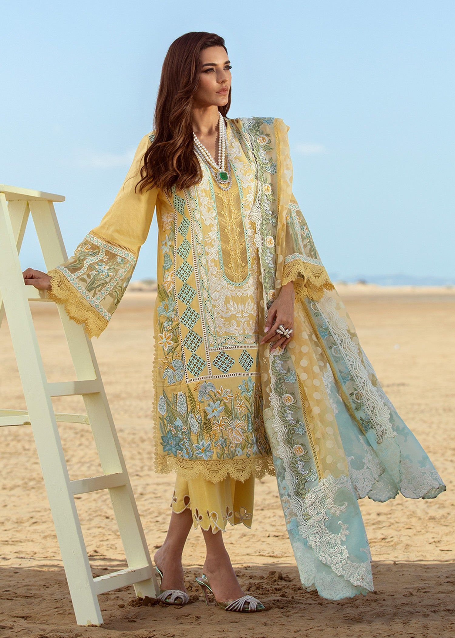 Crimson collection 2022 luxury lawn by saira shakira chikankari schiffili Collection master king replica pakistani suit