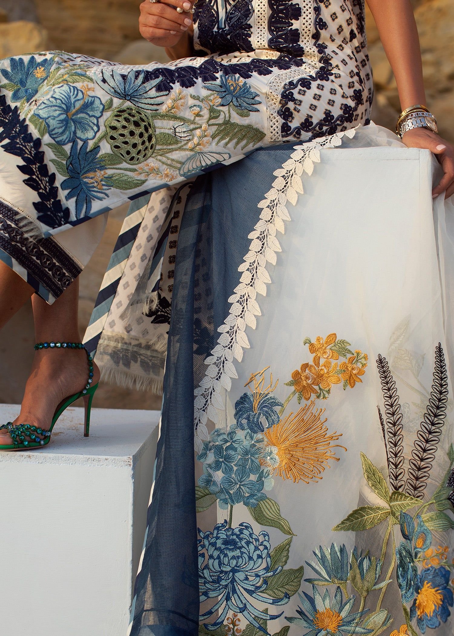 Crimson collection 2022 luxury lawn by saira shakira chikankari schiffili Collection master king replica pakistani suit