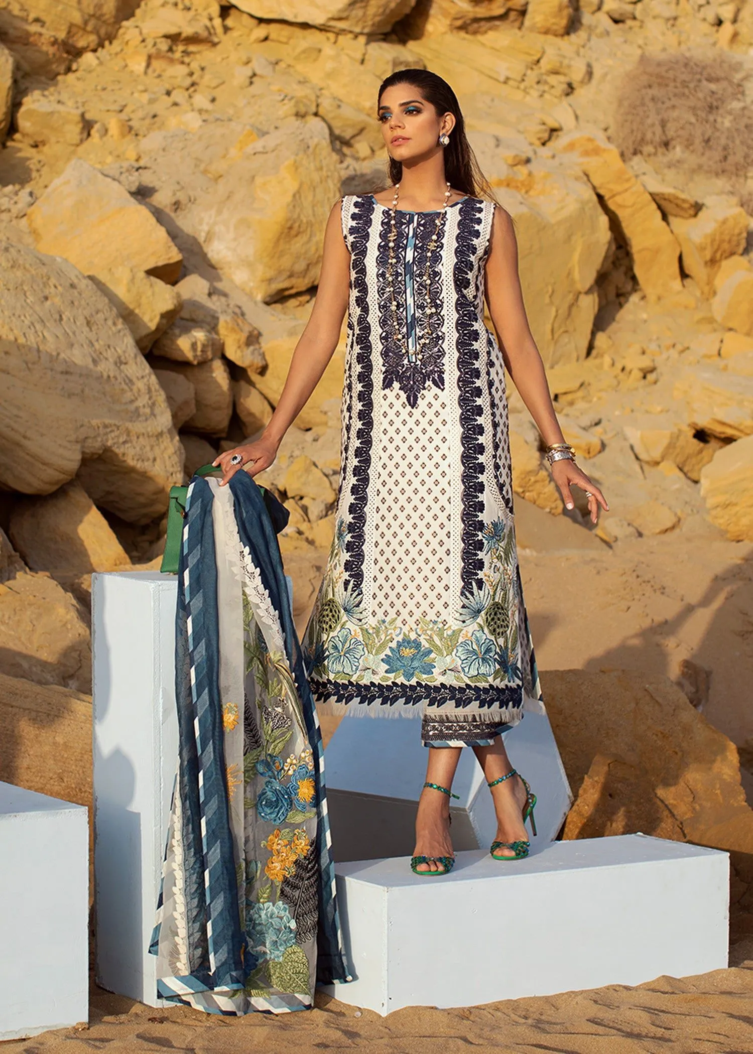 Crimson collection 2022 luxury lawn by saira shakira chikankari schiffili Collection master king replica pakistani suit