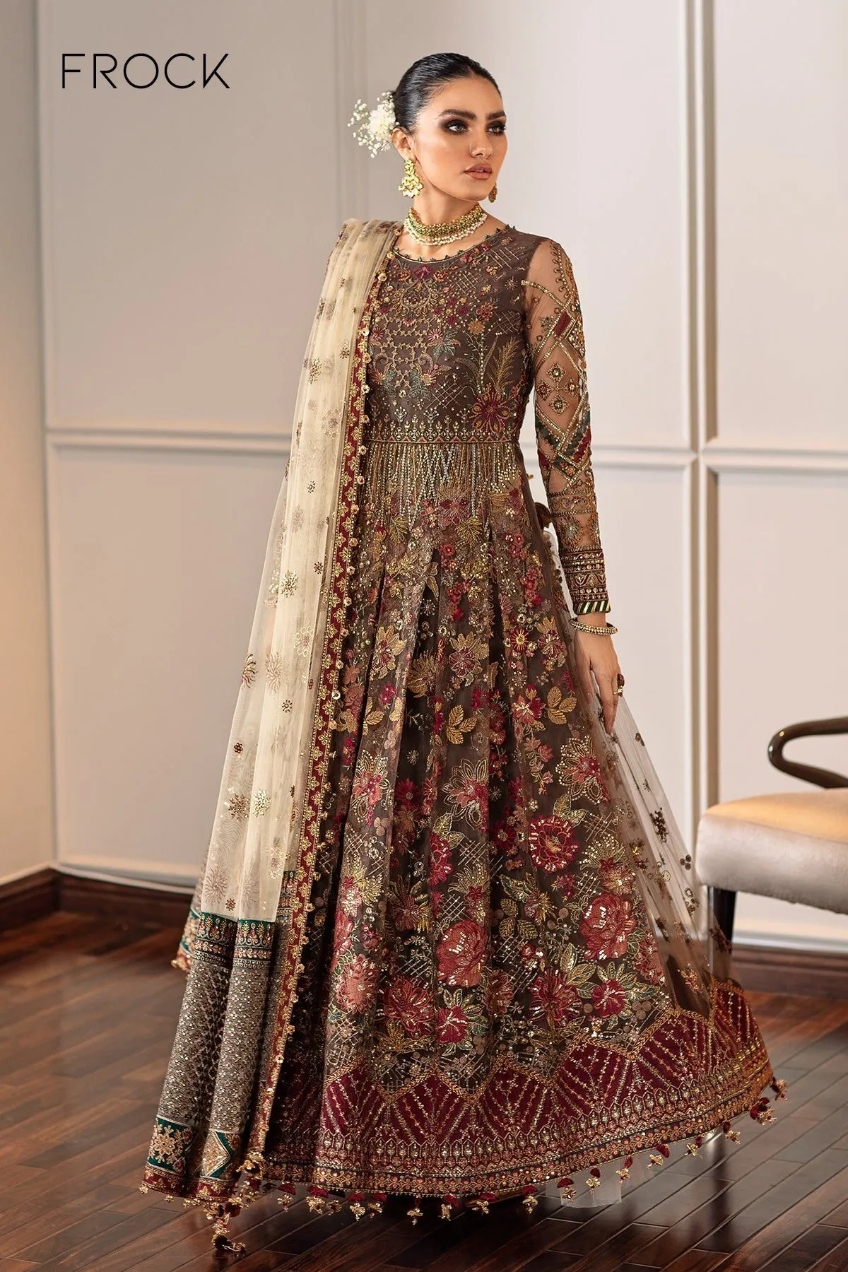 Pakistani-ladies-replica-suits-baroque