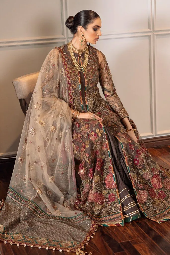 Pakistani-ladies-replica-suits-baroque