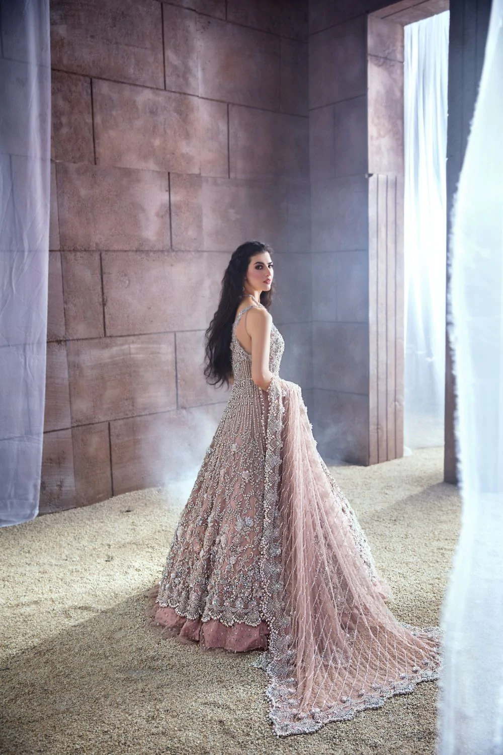 Erum khan wedding dress 2022 bridal lehenga pakistani suit king replica dress
