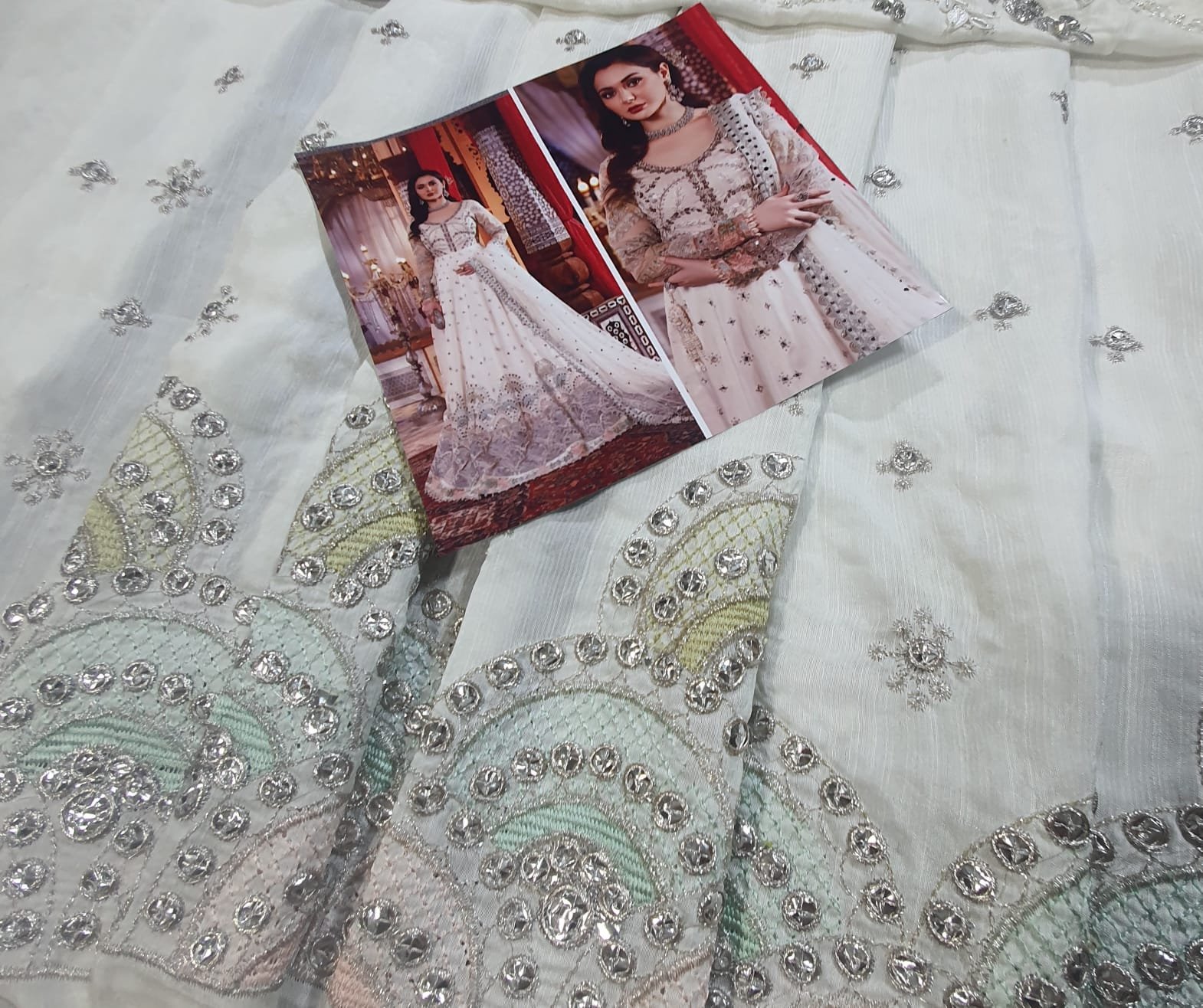 Maria b maxi mbroidered velvet unstitched formal replica 2022 in karachi fancy handwork collection master replica online best quality 2022 master replica bridal maxi 2022 chiffon wedding 2022 pakistani master king replica suit maxi