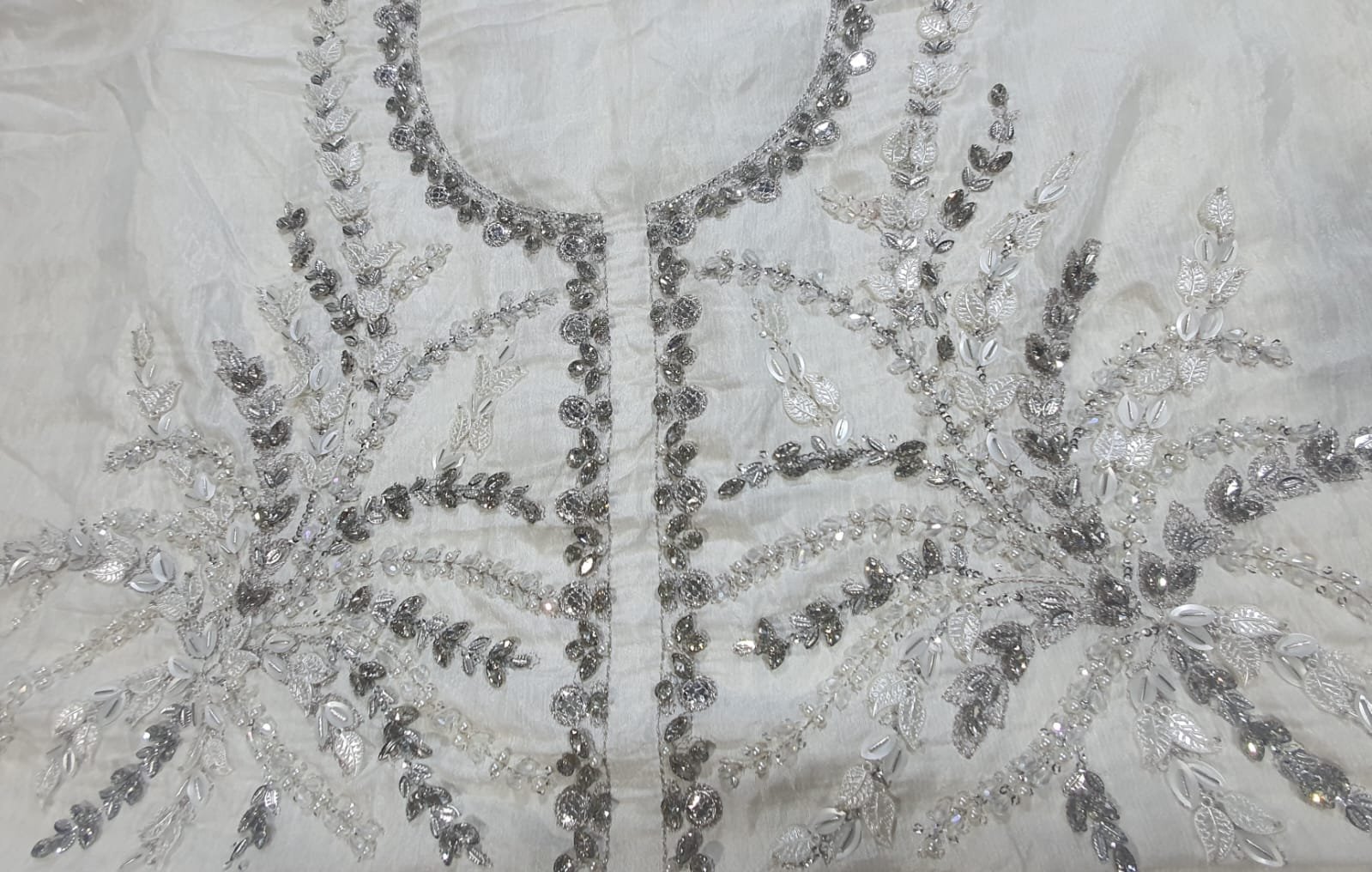 Maria b maxi mbroidered velvet unstitched formal replica 2022 in karachi fancy handwork collection master replica online best quality 2022 master replica bridal maxi 2022 chiffon wedding 2022 pakistani master king replica suit maxi