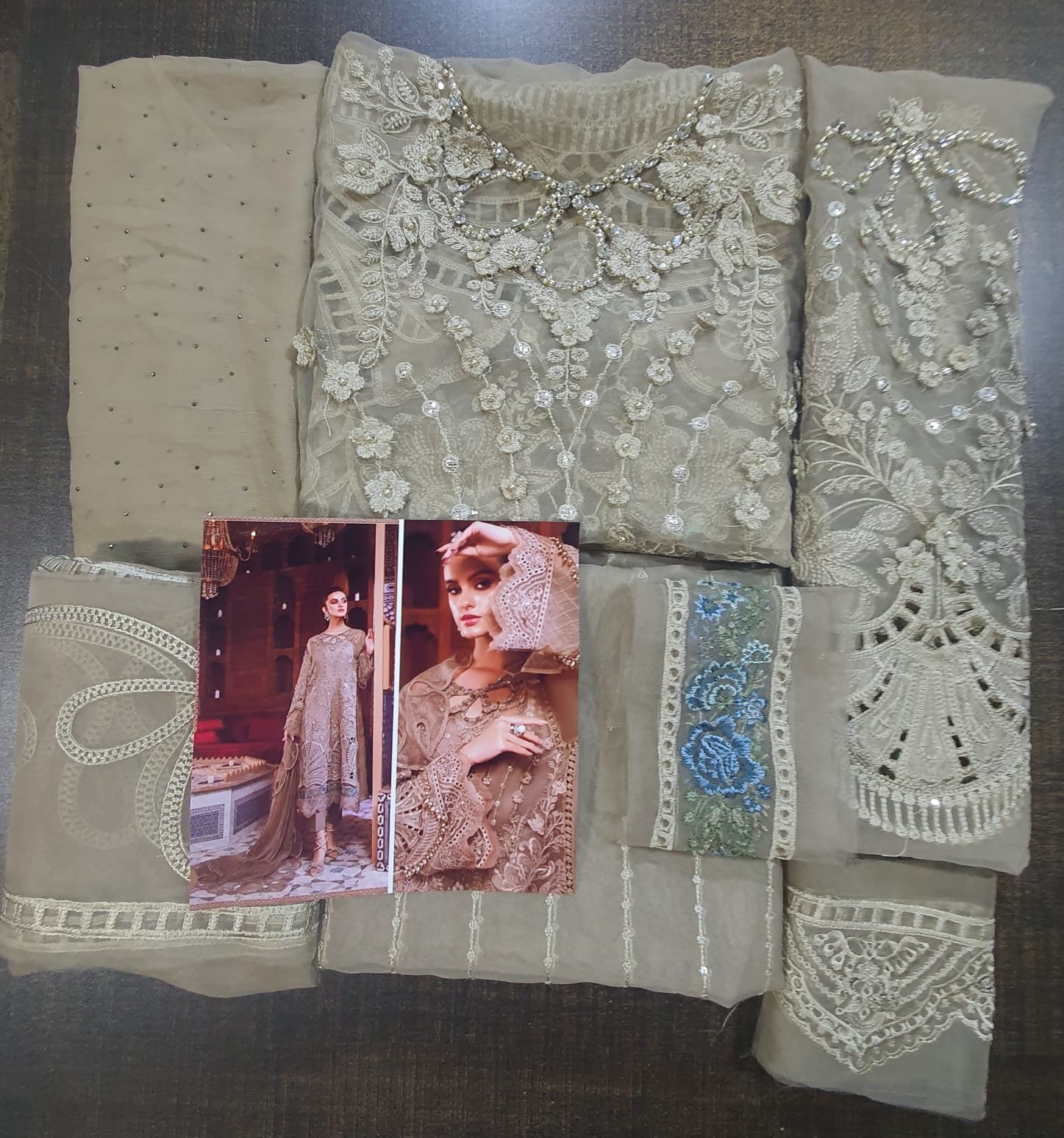 Maria b mbroidered 2022 velvet unstitched formal replica 2022 in karachi fancy handwork collection master replica online best quality 2022 master replica bridal maxi 2022 chiffon wedding 2022 pakistani master king replica suit maxi