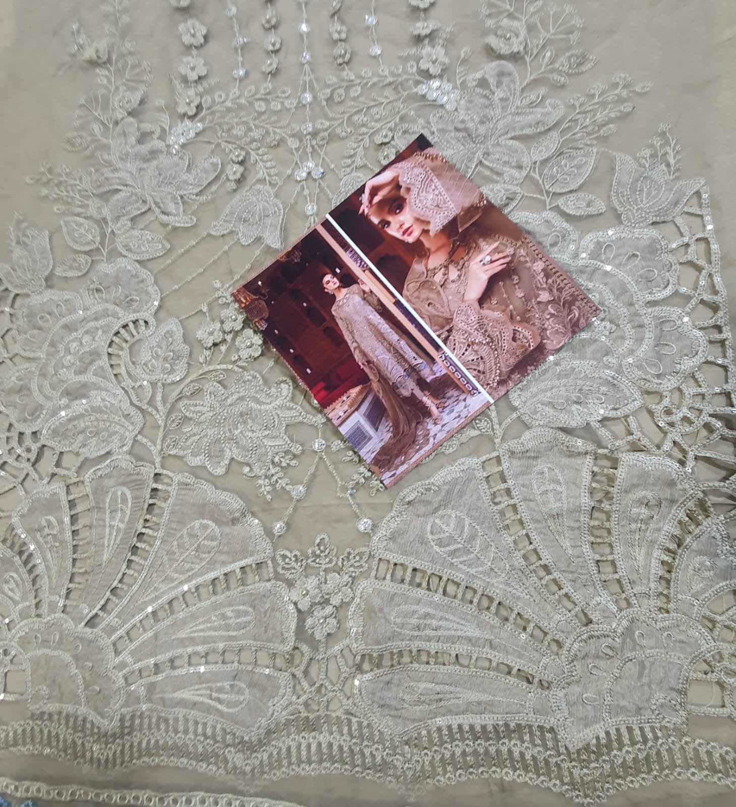 Maria b mbroidered 2022 velvet unstitched formal replica 2022 in karachi fancy handwork collection master replica online best quality 2022 master replica bridal maxi 2022 chiffon wedding 2022 pakistani master king replica suit maxi