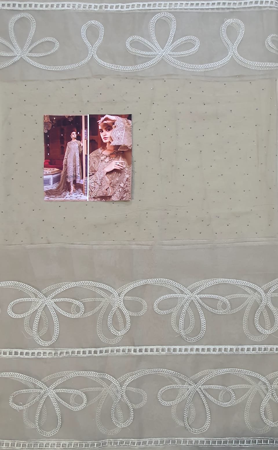 Maria b mbroidered 2022 velvet unstitched formal replica 2022 in karachi fancy handwork collection master replica online best quality 2022 master replica bridal maxi 2022 chiffon wedding 2022 pakistani master king replica suit maxi