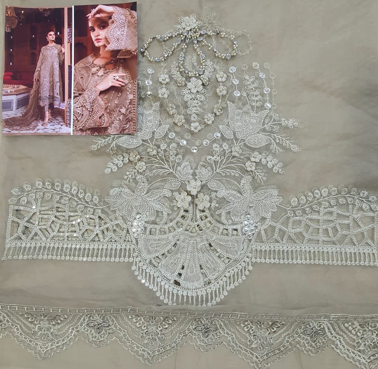 Maria b mbroidered 2022 velvet unstitched formal replica 2022 in karachi fancy handwork collection master replica online best quality 2022 master replica bridal maxi 2022 chiffon wedding 2022 pakistani master king replica suit maxi