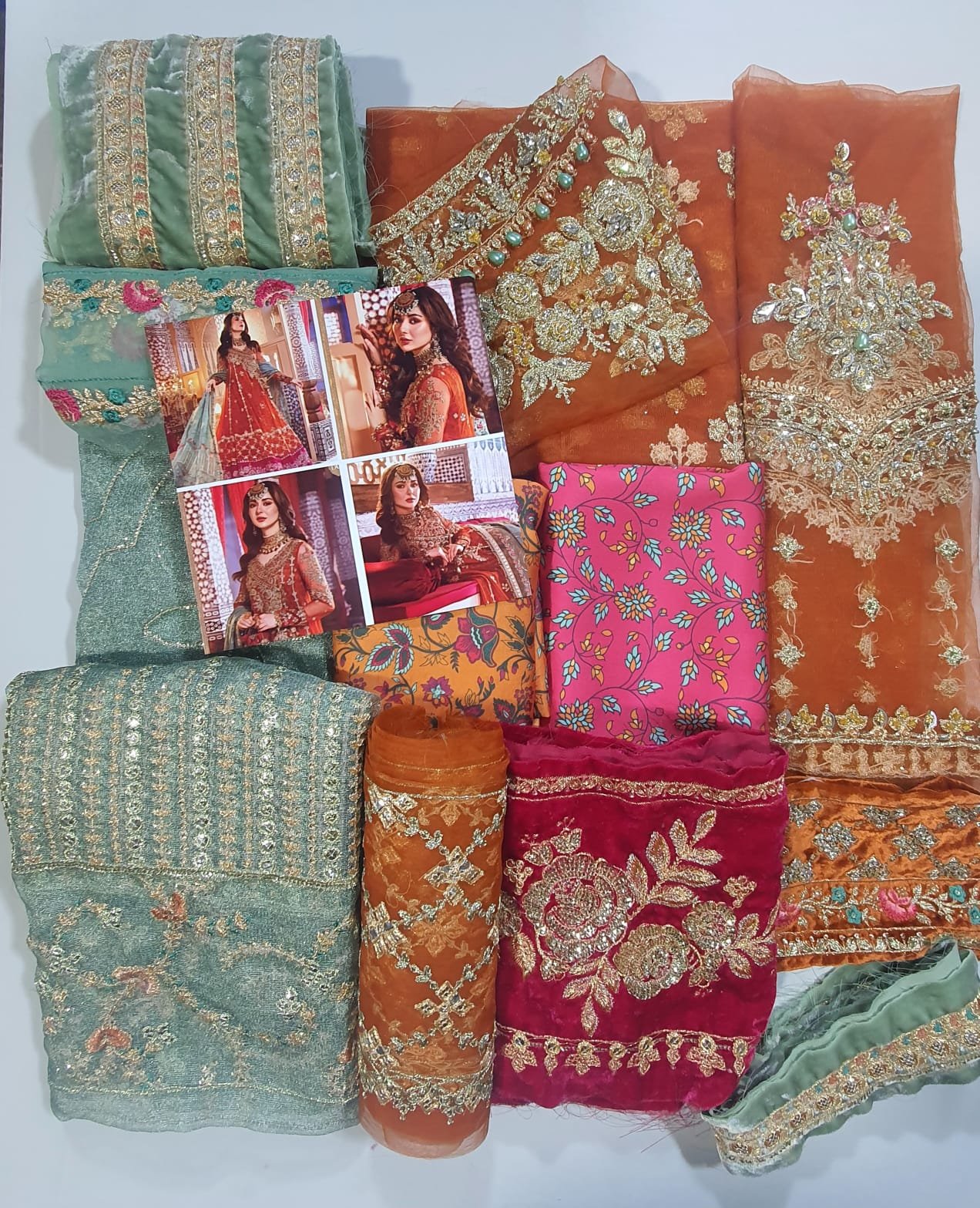 Maria b mehndi lehenga mbroidered 2022 velvet unstitched formal replica 2022 in karachi fancy handwork collection master replica online best quality 2022 master replica bridal maxi 2022 chiffon wedding 2022 pakistani master king replica suit maxi