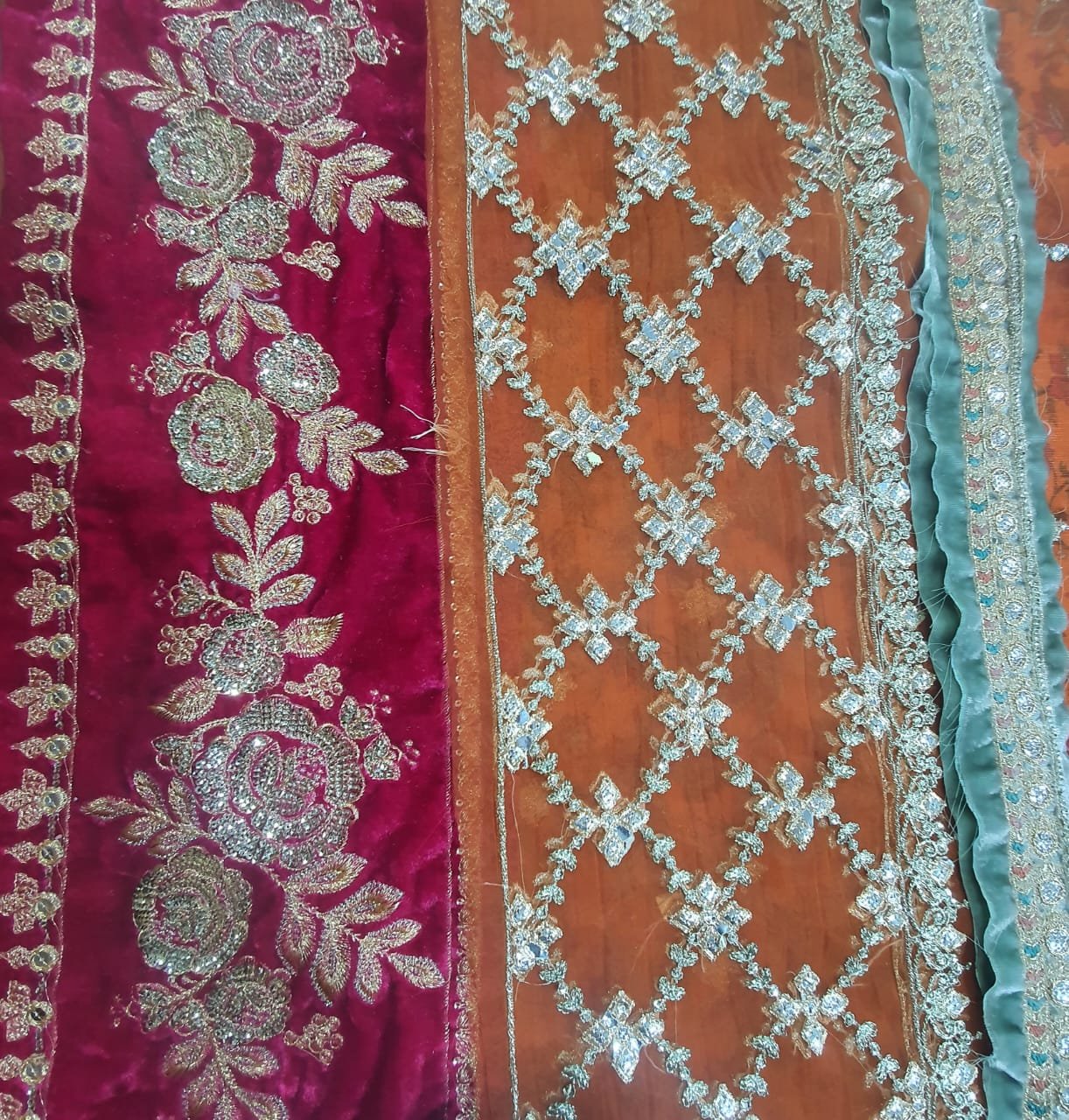 Maria b mehndi lehenga mbroidered 2022 velvet unstitched formal replica 2022 in karachi fancy handwork collection master replica online best quality 2022 master replica bridal maxi 2022 chiffon wedding 2022 pakistani master king replica suit maxi