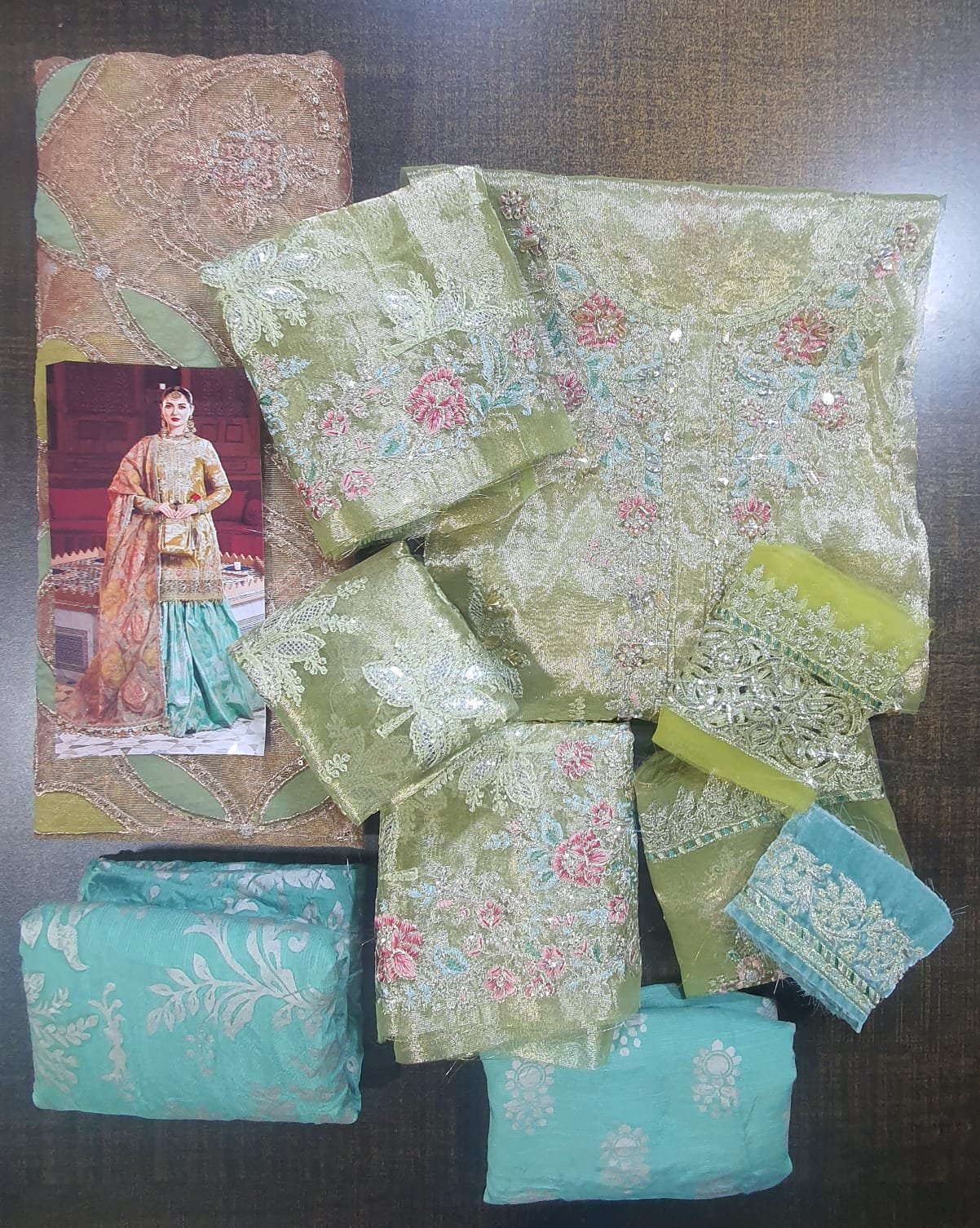 Maria b new bridal maxi replica 2022 in karachi fancy handwork collection master replica online best quality 2022 master replica bridal maxi 2022 chiffon wedding 2022 pakistani master king replica suit maxi